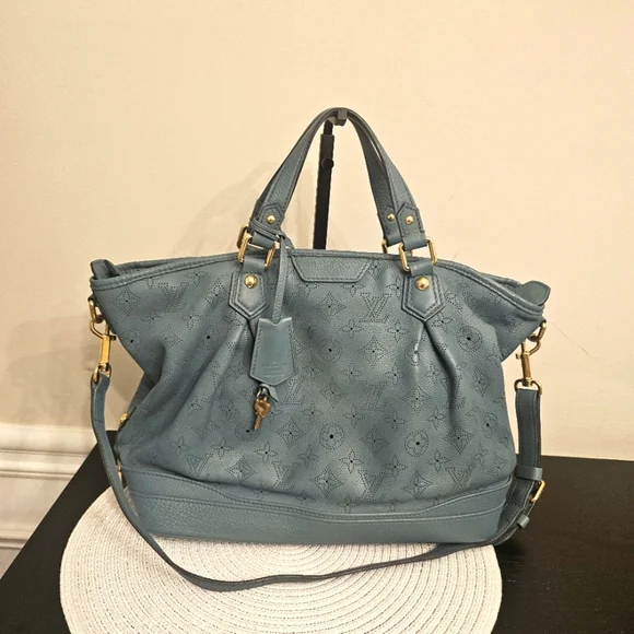 Louis Vuitton Mahina Cirrus PM Tote in Blue – Strap, Lock & Key, Dustbag, COA - Picture 4 of 16